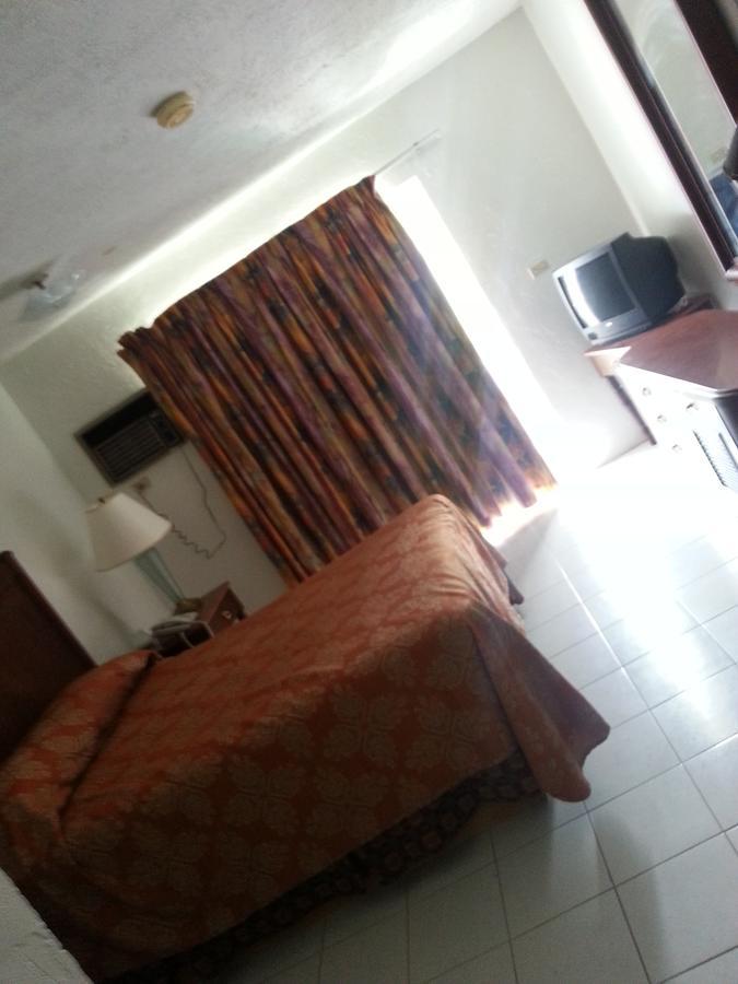 Nettie'S Different Of Nassau Casuarina'S Hotel Exterior photo