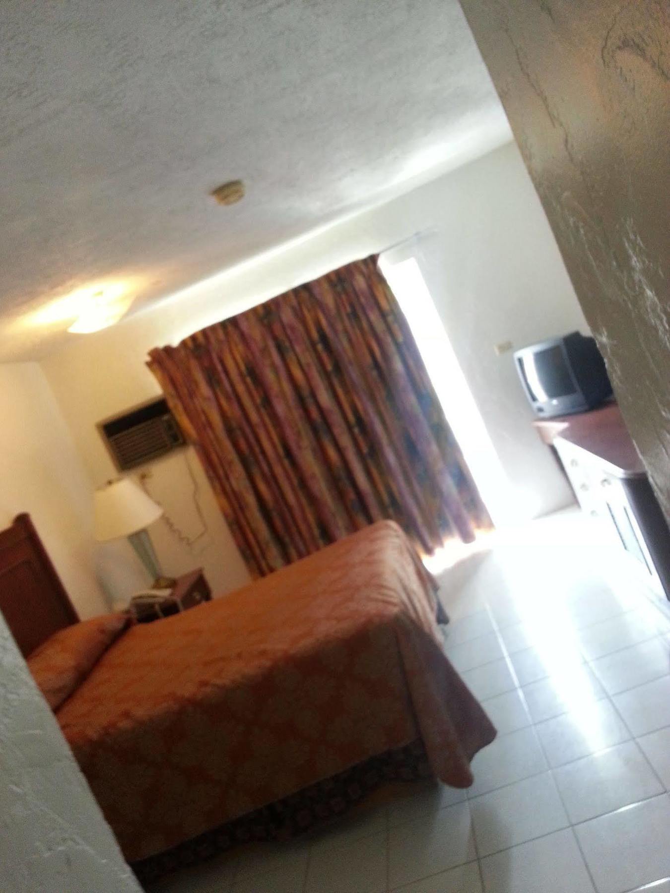 Nettie'S Different Of Nassau Casuarina'S Hotel Exterior photo