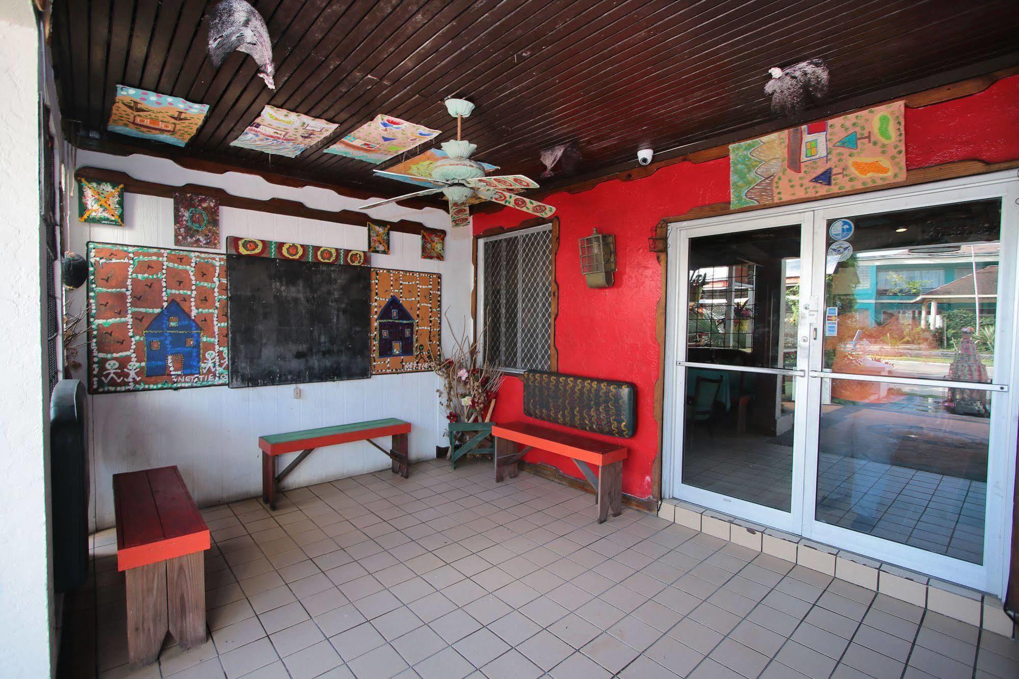 Nettie'S Different Of Nassau Casuarina'S Hotel Exterior photo