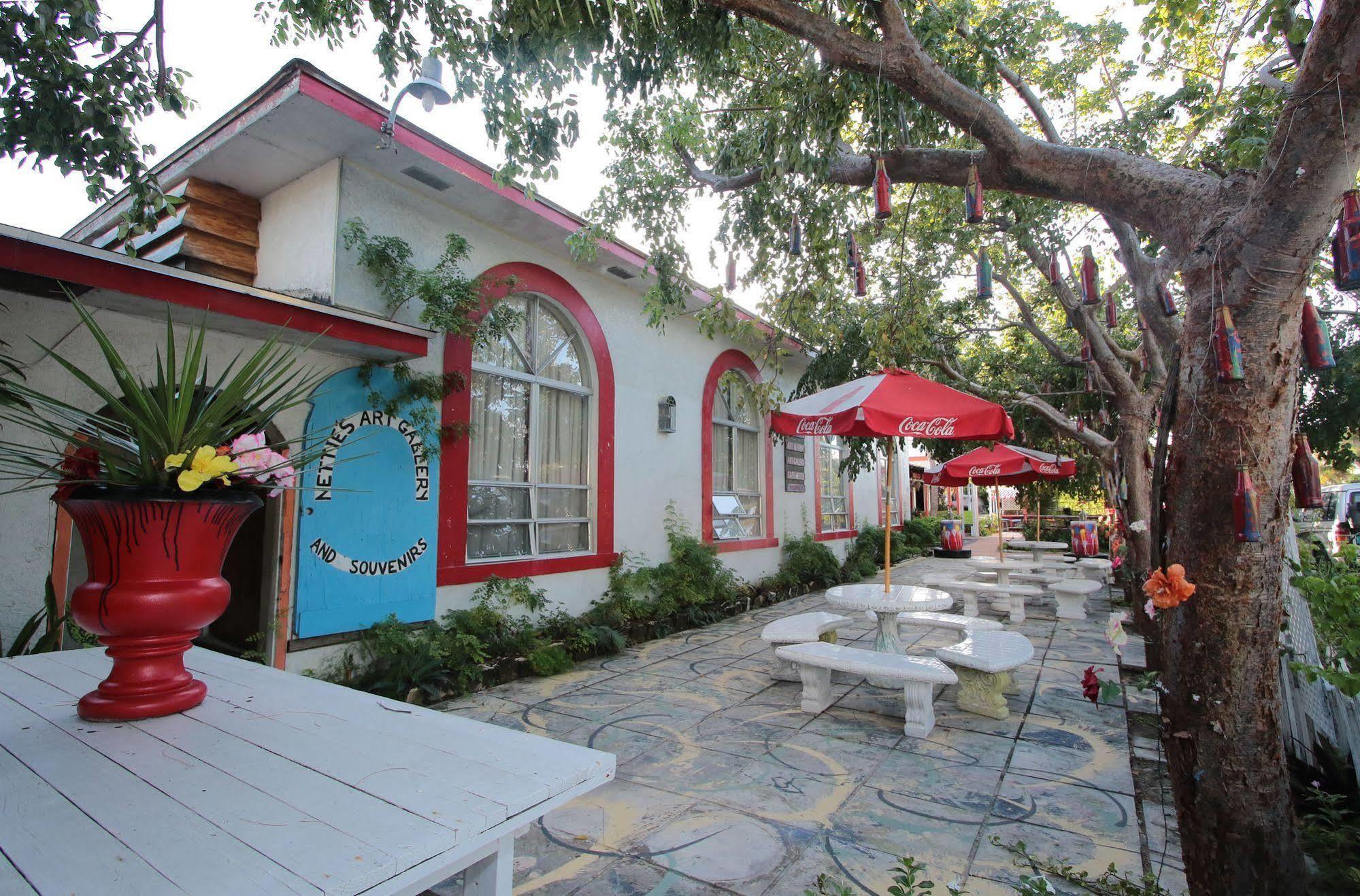 Nettie'S Different Of Nassau Casuarina'S Hotel Exterior photo
